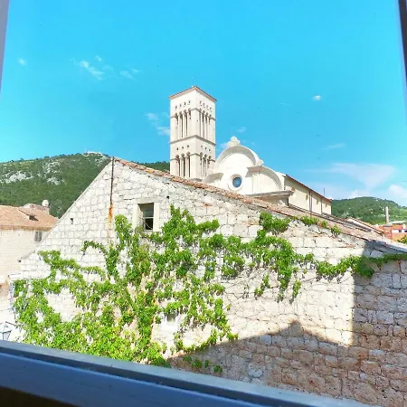 شقة Historic Piazza House & Romantic Hidden Garden *