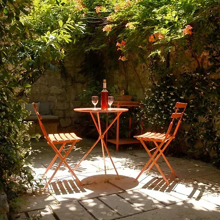 Historic Piazza House & Romantic Hidden Garden Apartmán *