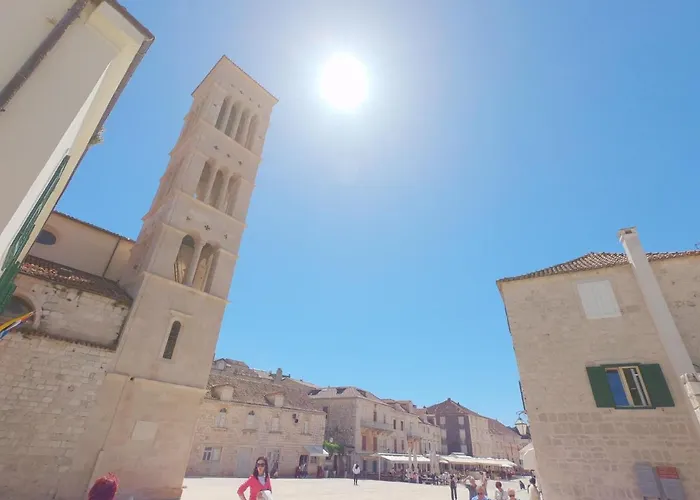 Historic Piazza House & Romantic Hidden Garden Apartmán Hvar Town