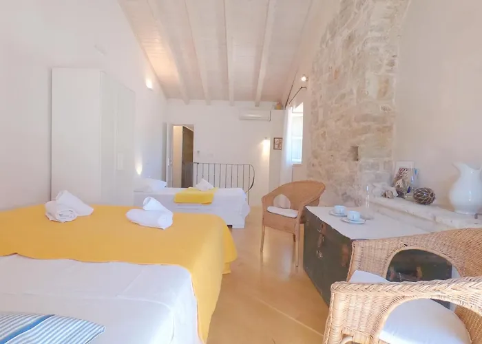 Historic Piazza House & Romantic Hidden Garden شقة هفار