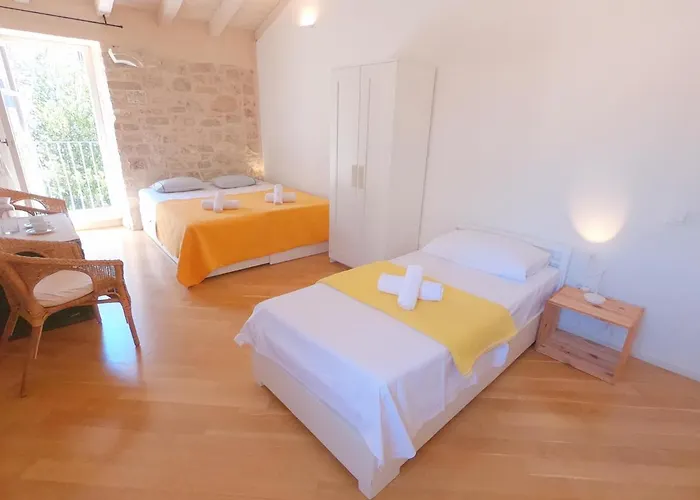 Historic Piazza House & Romantic Hidden Garden *