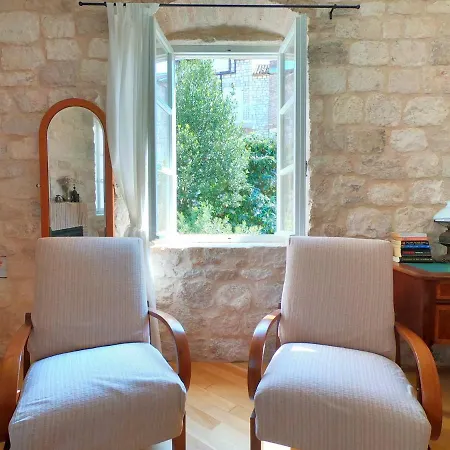 Historic Piazza House & Romantic Hidden Garden דירה