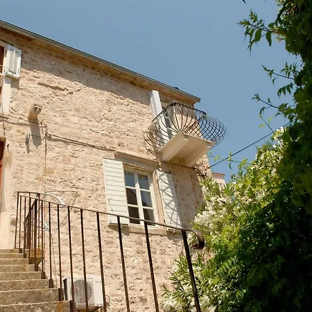 Historic Piazza House & Romantic Hidden Garden 公寓 *