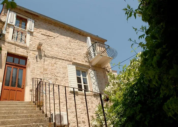 Historic Piazza House & Romantic Hidden Garden 公寓 *