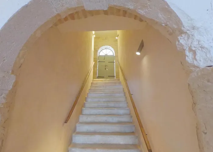 Historic Piazza House & Romantic Hidden Garden