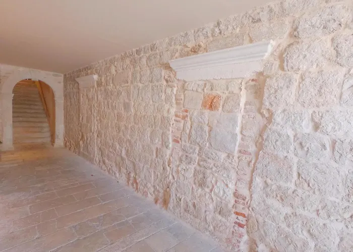 Historic Piazza House & Romantic Hidden Garden Apartment *