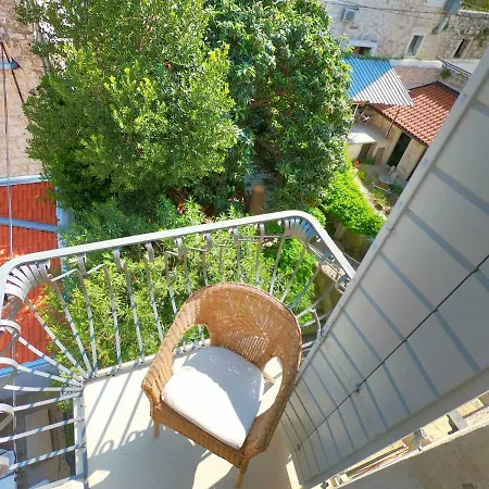 Historic Piazza House & Romantic Hidden Garden Hvar Town