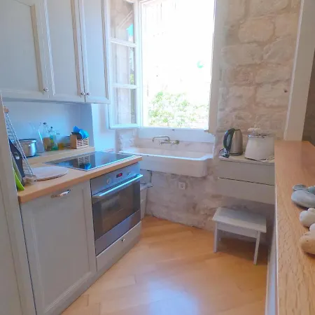 Apartamento Historic Piazza House & Romantic Hidden Garden Hvar Town