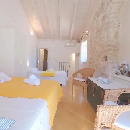 Historic Piazza House & Romantic Hidden Garden Apartamento Hvar Town