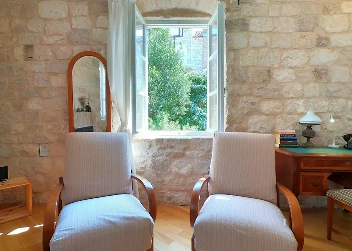 Historic Piazza House & Romantic Hidden Garden Apartman