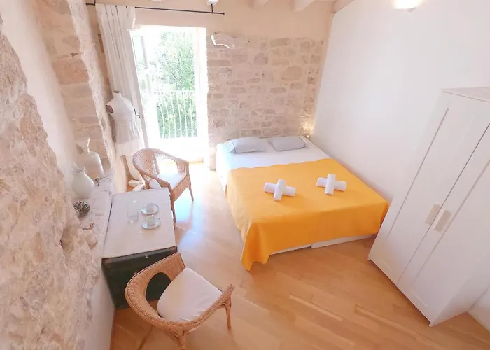 Historic Piazza House & Romantic Hidden Garden Apartman